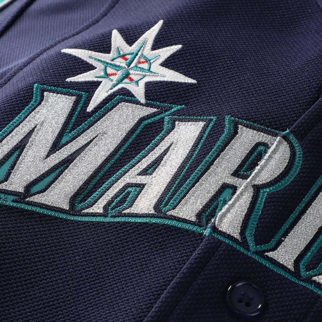 Seattle Mariners Ichiro Suzuki 2006 Cooperstown Mesh Batting Practice Button-Up Jersey — Navy
