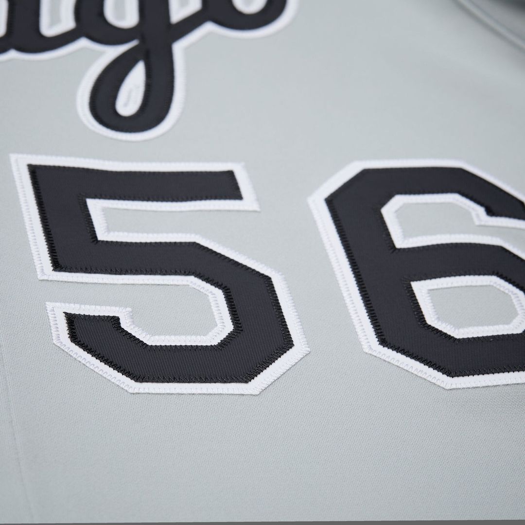 Chicago White Sox Mark Buehrle 2005 Throwback Authentic Jersey — Gray