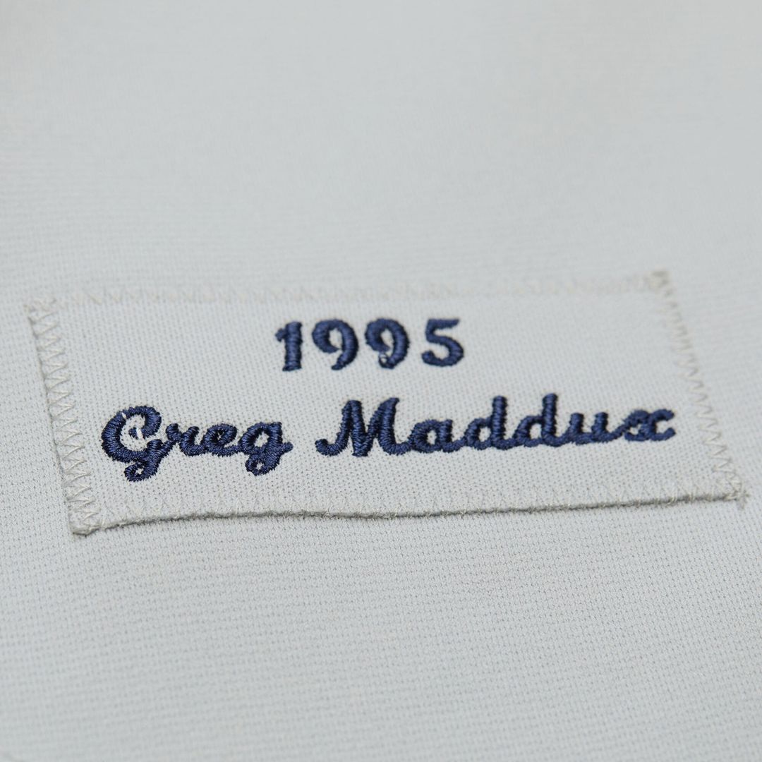 Atlanta Braves Greg Maddux 1995 Throwback Authentic Jersey — Gray