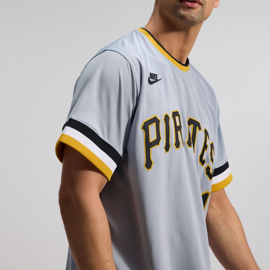 Pittsburgh Pirates Roberto Clemente Throwback Cooperstown Limited Jersey — Gray